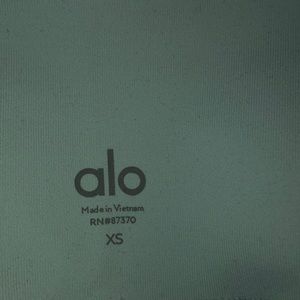 ALO Yoga Pants - ALO YOGA High Waist Coast Capri Leggings Size XS ALO Yoga Pants - ALO YOGA High Waist Coast Capri Leggings Size XS